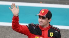 Charles Leclerc ostaje u Ferrariju do 2029; svi se pitaju što je sa Carlosom Sainzom?
