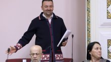Pavliček: Premijer medijskim napadima pokušava diskreditirati prosvjednike
