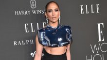 Jennifer Lopez stvorila pomutnju: Metalnim topom otkrila isklesane trbušnjake