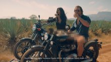 Hlače i donje rublje im ne trebaju: Matthew McConaughey i njegova supruga Camila motore voze goli