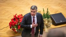 Milanovićeva božićna čestitka: Korupcija tjera ljude iz države više od ičega