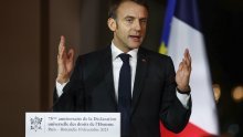 Pljuska Macronu; francuski parlament odbacio zakon o imigraciji