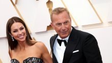Bivša supruga Kevina Costnera je zadovoljna što se glumac viđa s nekim tko nije netko 'željan slave'