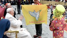 Nakon odluke o blagoslovu gay parova, Papa kritizira nefleksibilne ideologije