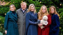 Neobična božićna čestitka kraljevske obitelji: Ove godine pridružio im se i najslađi član