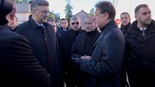 Plenković i Jandroković čestitali Božić: Tama će biti pobijeđena