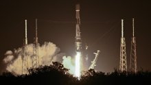 Povijesna raketa SpaceX-a prevrnula se na brodu-platformi pri povratku na Floridu