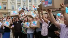'Hrvatska ide na referendum protiv istospolnih brakova!'