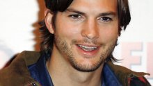 Ashton Kutcher i dalje nosi prsten na ruci