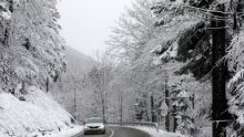 Zahlađenje sa snijegom: Za dio zemlje upaljen crveni meteoalarm, olujna bura ugrožava promet