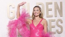 Margot Robbie postala Barbie iz 70-ih: Holivudska plavuša izazvala senzaciju u ružičastom