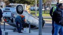 Težak sudar dva auta u Zadru, jedan završio na krovu