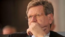 Minister expects reversal of negative employment trends in mid-2013