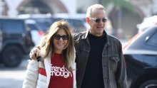 Zaljubljeni kao prvog dana: Dobro raspoloženi Tom Hanks uživao u šopingu sa suprugom