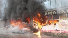 Požar na tržnici Heco u Sarajevu, na teren stigle dodatne vatrogasne snage