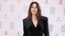 U laskavoj haljini nadahnutoj 80-ima: Zanosna Monica Bellucci stvorila pomutnju na gala večeri