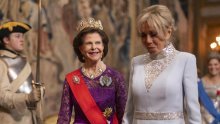 Modni dvoboj: Brigitte Macron u elegantnoj dugoj haljini zasjenila i kraljicu