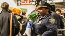 New York: U pucnjavi u metrou stradali putnici na peronu, napadač u bijegu