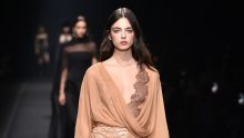 Prelijepa kći Monice Bellucci ostavlja bez daha u 'goloj' haljini