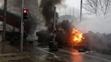Kaos u Bruxellesu: Prosvjednici pale gume, policija aktivirala vodene topove