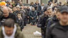 Opet se moli i kleči po trgovima: U Zagrebu prosvjednici pjevali podrugljive pjesme