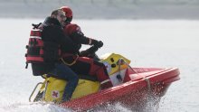 Tomašević s civilnom zaštitom: Pogledajte kako se provozao jet-skijem po jezeru