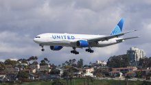 Boeing 777 prisilno sletio nakon što mu je otpala guma pri polijetanju