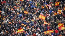 Tisuće u Madridu traže ostavku Sancheza zbog amnestije Kataloncima
