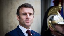 Macron: Varaju se svi koji misle da će se Rusija zaustaviti na Krimu