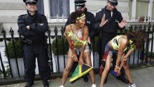 Plesačice izazivale britanske policajce