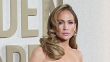 Jennifer Lopez izgleda smrknuto dok odlazi u plesni studio nakon što je otkazala nekoliko nastupa