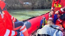 Policija i HGSS spasili migrante koji su zapeli na slapu rijeke Kupe