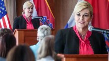 Kolinda Grabar Kitarović godinama je vjerna omiljenom modnom klasiku koji rado nosi