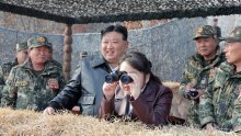 Kim Jong-un pokazao nove tenkove, a otkrio i nasljednicu: Tko je Kim Ju-ae?