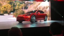 Tesla Model 3 će do izlaska i dalje izgledati kao 'svemirski brod'