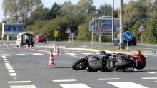 Bori se za život nakon pada s motocikla