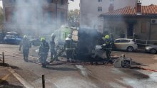 Izgorjelo vozilo Čistoće i tri automobila u riječkoj četvrti Kozala