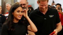 Meghan Markle ukrala pozornost u skupocjenom ogrtaču, kao stvorenom za proljeće