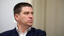 Butković Milanoviću: Tražio si da banke otvore račun tvom rođaku pod sankcijama