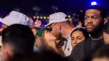Poljupci i na Coachelli: Travis i Taylor su nerazdvojni