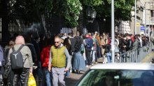 Moći ćete glasati i nakon 19 sati, ali samo ako uspijete stati ispred zaštitara