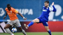 Pogledajte spornu situaciju; Ba dirao loptu rukom, ali penala za Dinamo nema