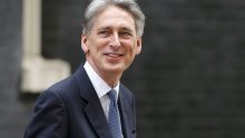 May gubi podršku, neki ministri žele Hammonda za britanskog premijera