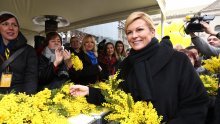 Kolinda pozirala u omiljenoj jakni pa otkrila: 'Još jedan u nizu radnih rođendana'