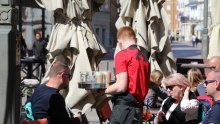 Krenulo čuđenje cijenama kave na Jadranu: 'A zašto originalna Nike majica košta više od kopije?'