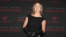 Sydney Sweeney izgleda fantastično u haljini 'opasnih' proreza