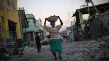 Na Haitiju poginulo između 230.000 i 300.000 ljudi