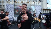 Zaluđenost ne prestaje: 'Pale' tetovaže s čipkom, mačkama, ali i stihovima 'Rim Tim Tagi Dim'