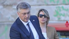 Dugo ih nismo vidjeli zajedno: Premijer Plenković snimljen u izlasku sa suprugom Anom
