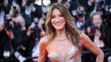 Carla Bruni oduševila elegantnom haljinom, ali i potezom koji ostavlja bez teksta